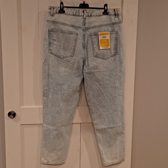 Refuge High Wasted Distressed Mom Jeans - Picture 2 of 5